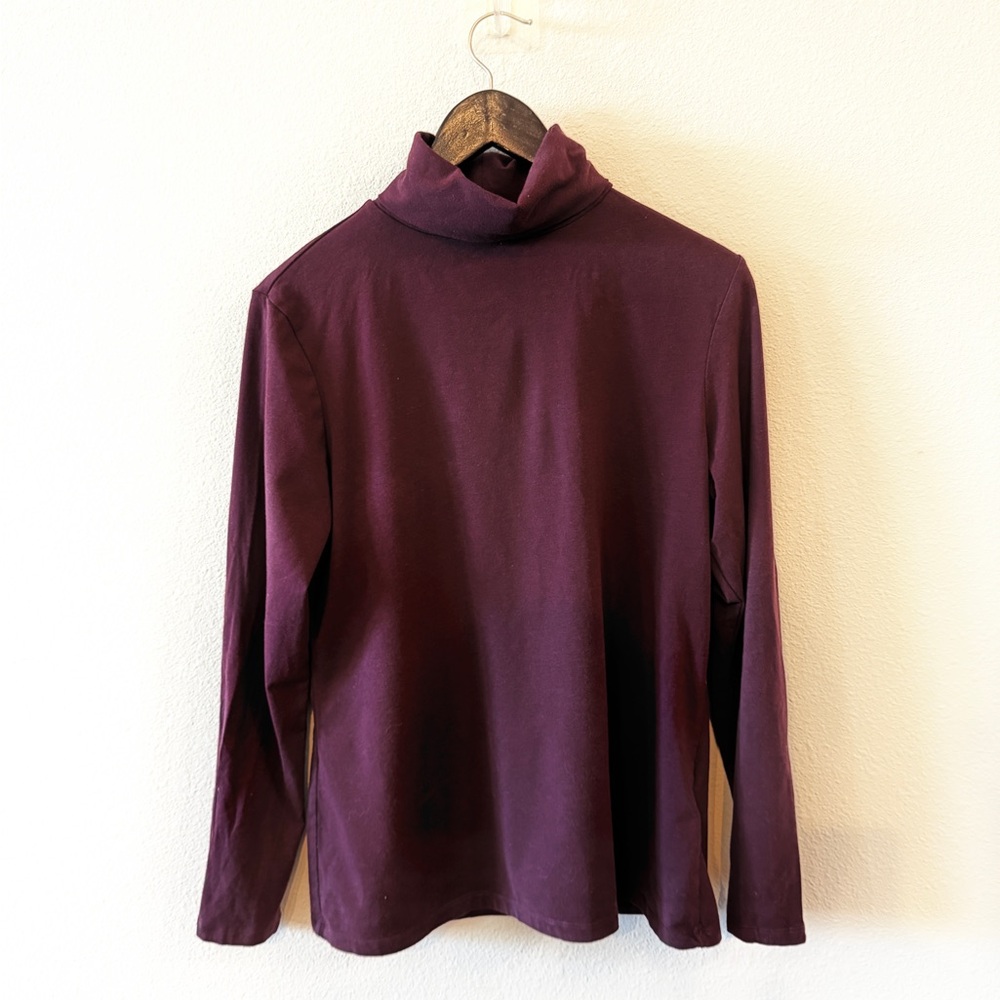 Amazon Essentials Women's Classic Fit Lightweight Long Sleeve Turtleneck